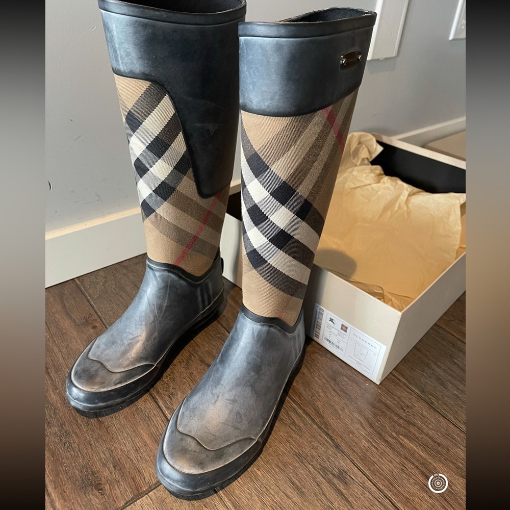 Brand new size 6 but does fit a bit smaller